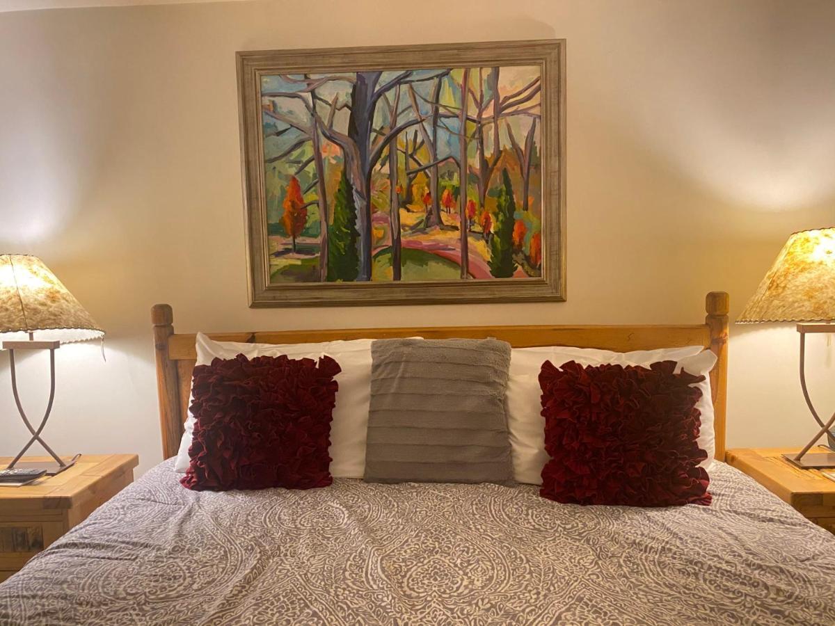 King Size Bed In Vail Village Exterior photo
